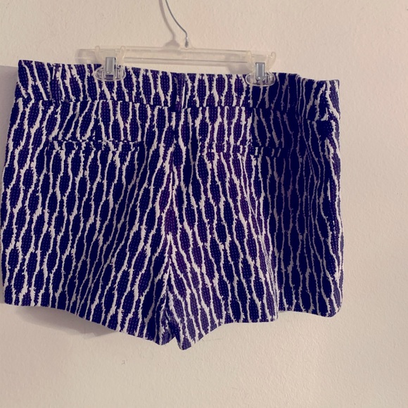 Ann Taylor LOFT blue and white texturized shorts - Picture 2 of 2
